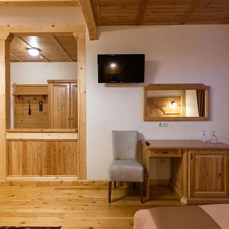 Ganz Lift 5 מלון