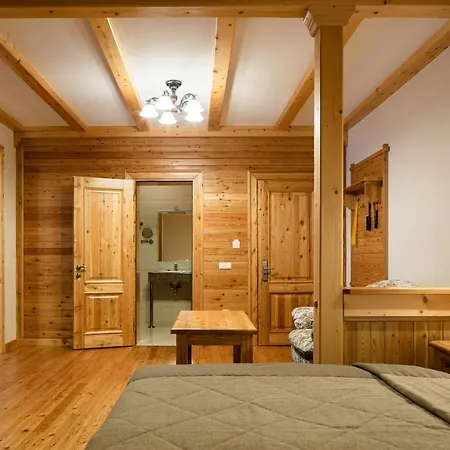 Ganz Lift 5 מלון