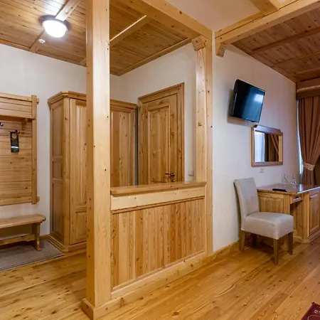 Ganz Lift 5 2* בוקובל