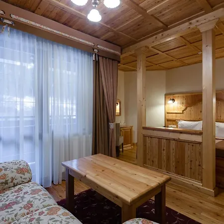 Ganz Lift 5 2* בוקובל