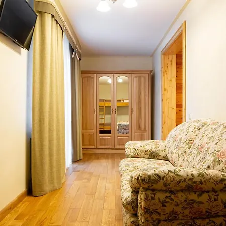 Ganz Lift 5 Отель 2*